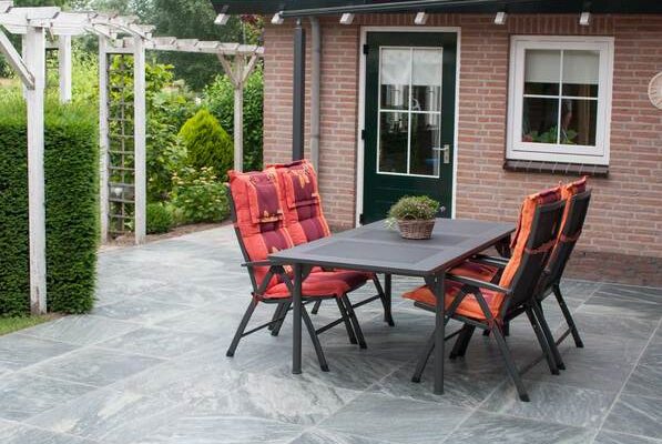 6841139861664256ad716730a314f407_f415