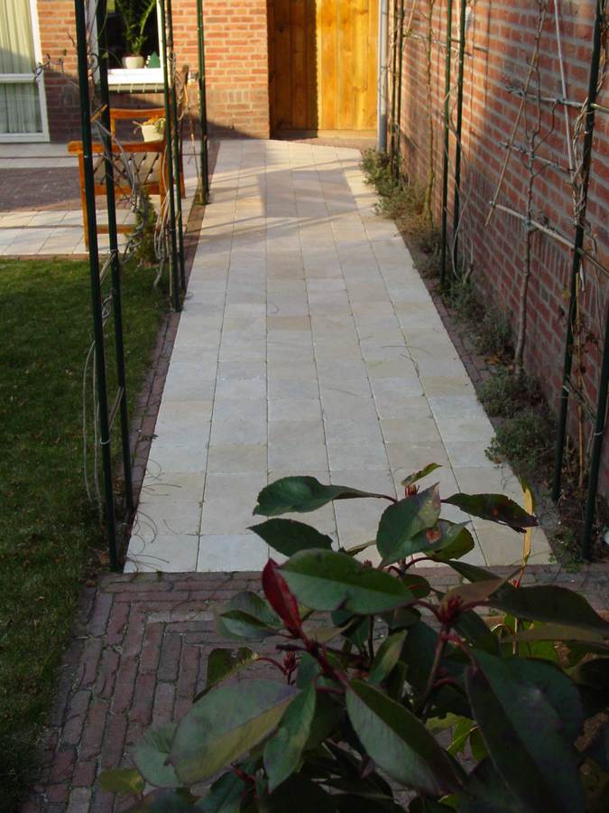 Gangsti med marmor fliser