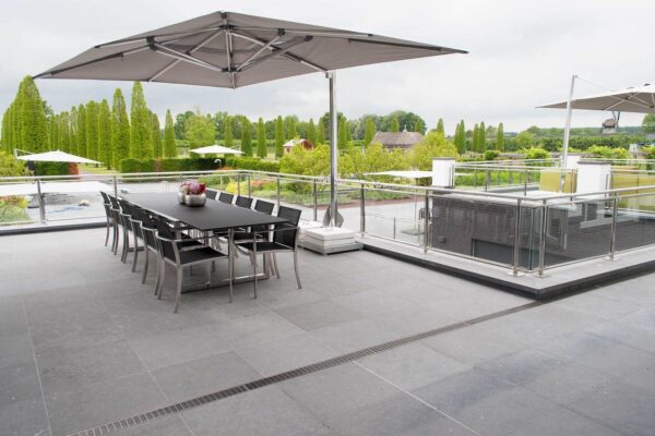 933f89cf46a627a9efebd23f3d7bb780_f553