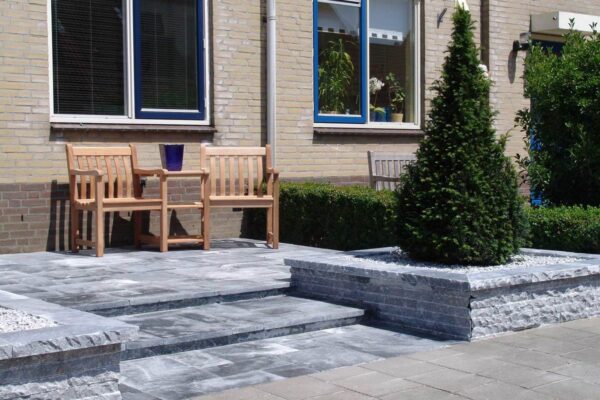 Front-terrasse med marmor fliser