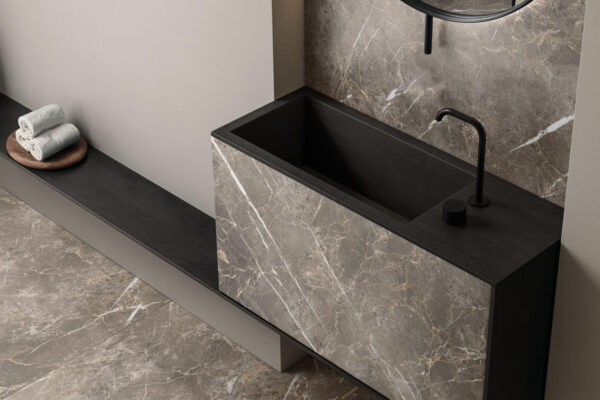 Grå badeværelsesfliser