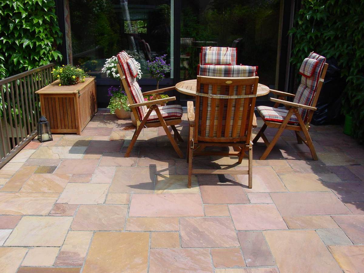 Terrasse med orange kvartsit fliser